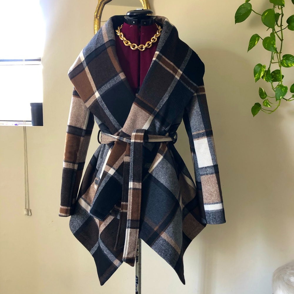 Classy coat w/ Dramatic shawl collar